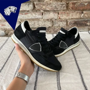 FINA PHILIPPE MODEL TRAINERS - Philippe model trainers | Skick: 9/10 | Passar 42 | Hör av dig om du undrar någonting!