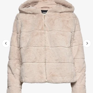 Pälsjacka  - Jättefin och mysig pälsjacka från Only, inga defekter och jättefint skick. Säljer då den inte kommer till användning.  Priset kan diskuteras 