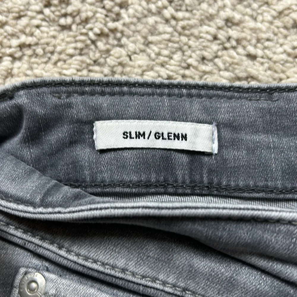 Säljer nu ett par fräscha jeans från jack n Jones som är använda 3 gånger och är i nästintill nyskick.. Farkut & Housut.