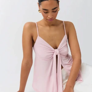 knyt linne - Säljer detta jätte fina liknande djerf avenue linnet från gina tricot då jag aldrig använt det🩷