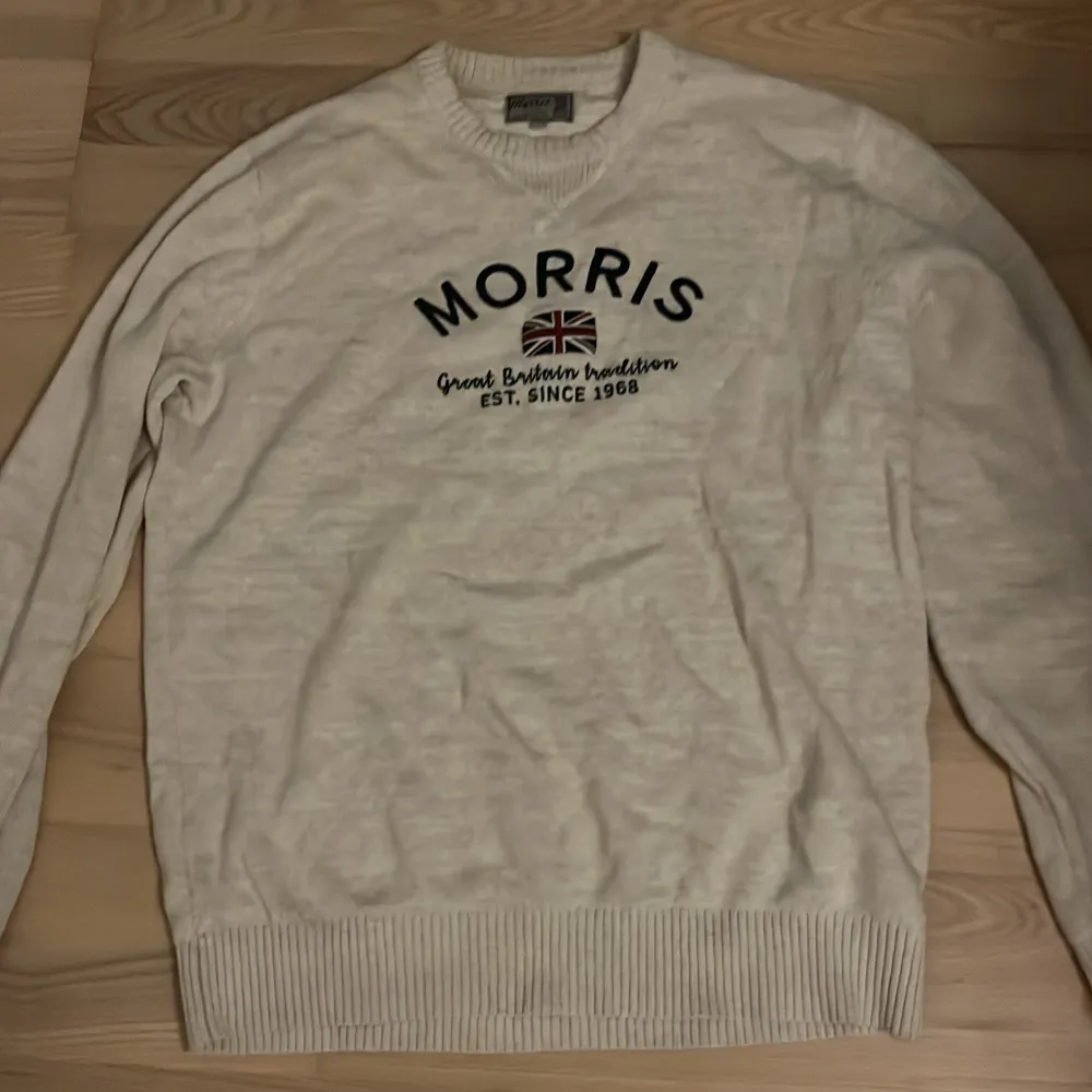 Säljer min morris tröja skick 9/10 storlek large (passar medium , fråga om ni har frågor). Hoodies.