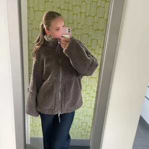 Teddyjacka hm - Teddyjacka från hm som är slutsåld! Använd fåtal gånger😇