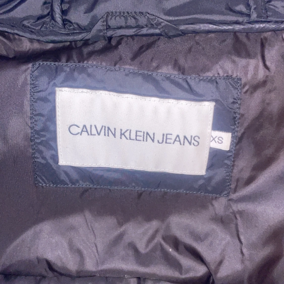 Svart pufferjacka från Calvin Klein Jeans - 90