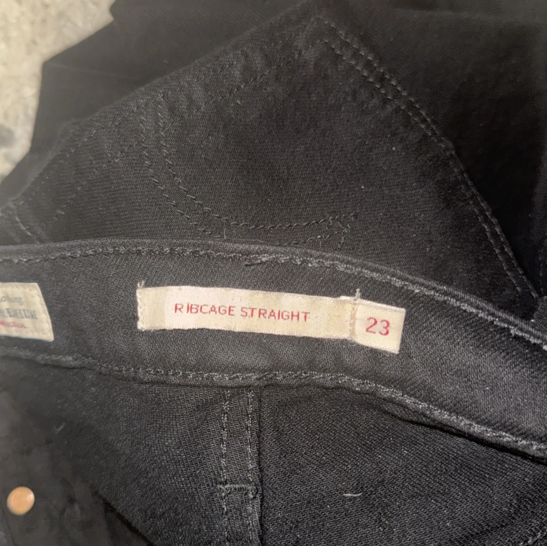 Svarta Levi's Ribcage Straight Jeans - 92