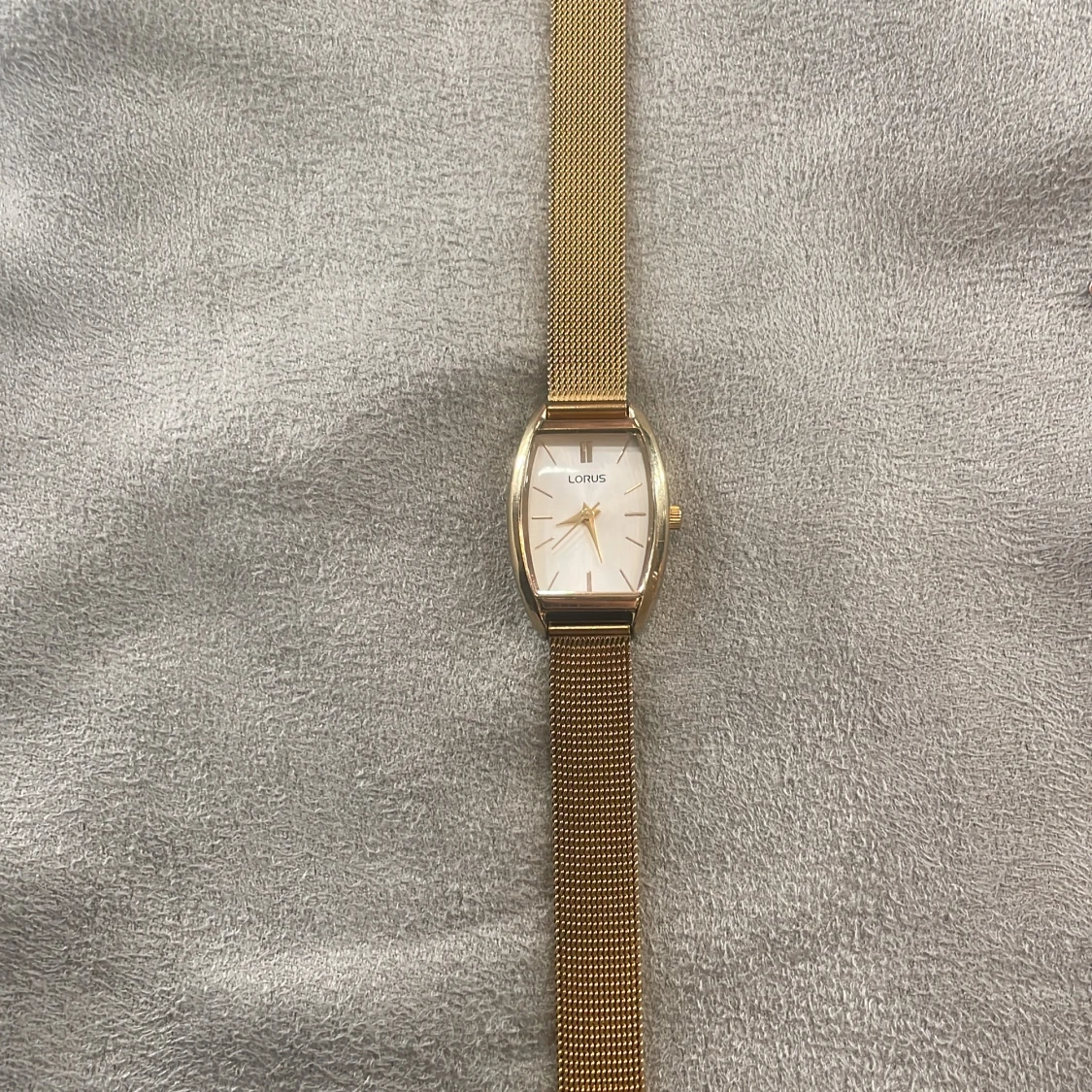 Guldfärgad klocka från Lorus - 3
