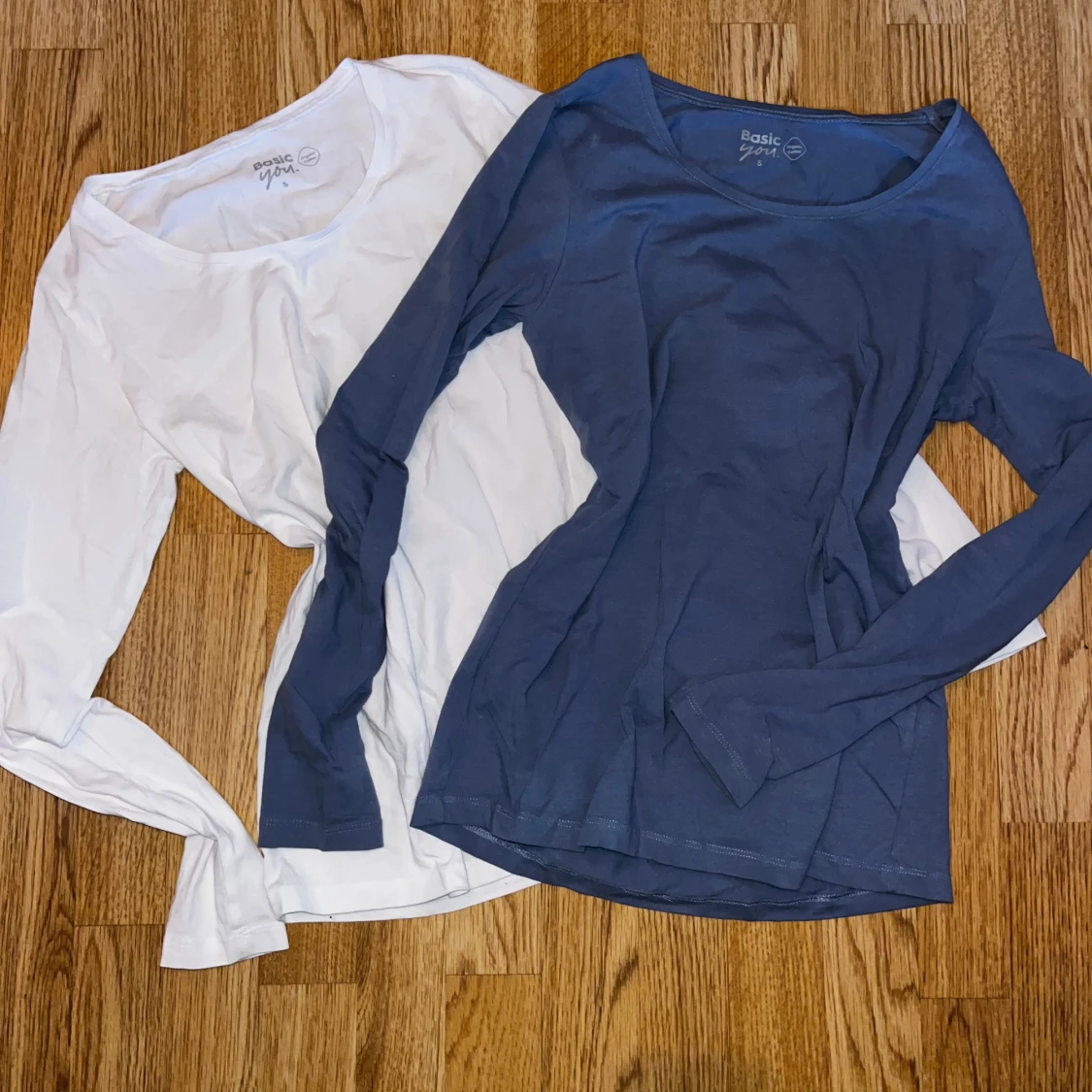 Två långärmade tröjor från Basic You