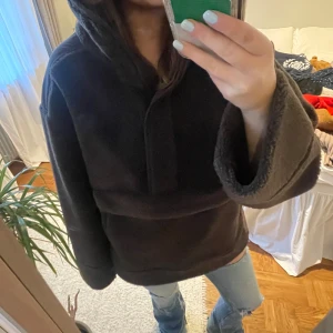 Mörkbrun fleece jacka.  - Aldrig använd🥰