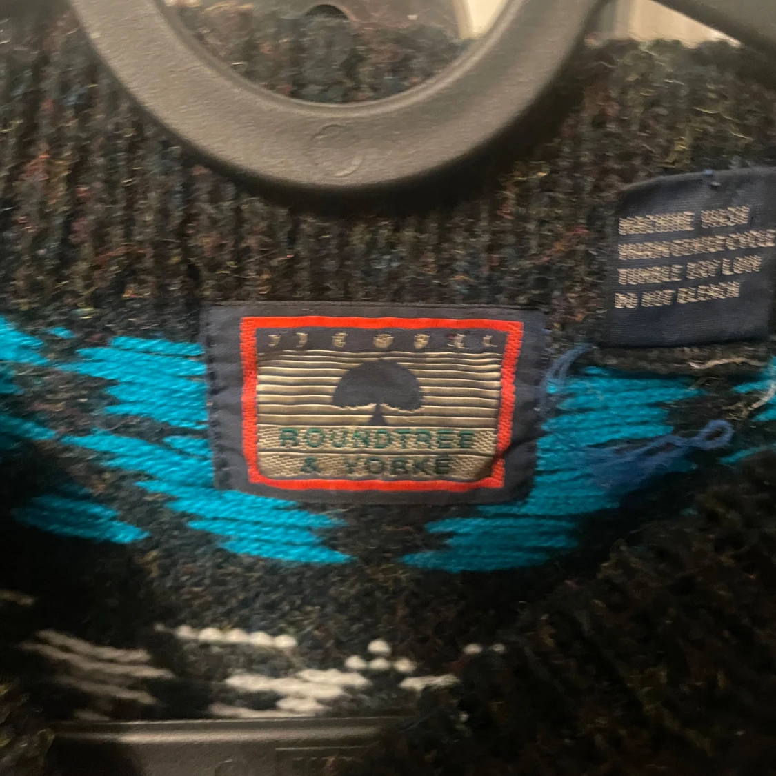 Mönstrad stickad tröja från Roundtree & Yorke - 90