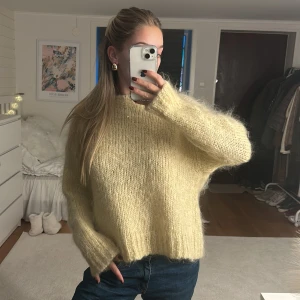 Mohair tröja  - Så fin ljusgul tröja i mohair!!💛