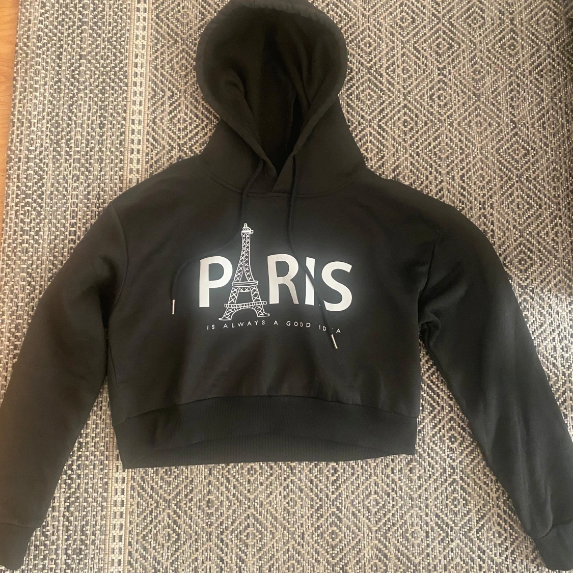 Svart croppad hoodie från Shein