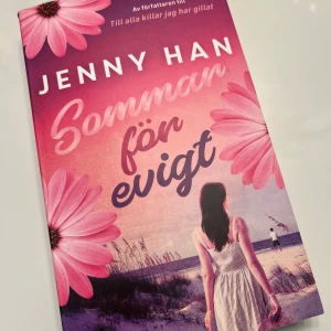 Sommar för evigt bok - Den tredje och sista delen i Jenny Hans älskade Sommarserie. Belly står inför svåra val mellan sina två kärlekar. En berättelse om kärlek, vänskap och att växa upp. Inte hunnit läsa ännu, som ny 🙂