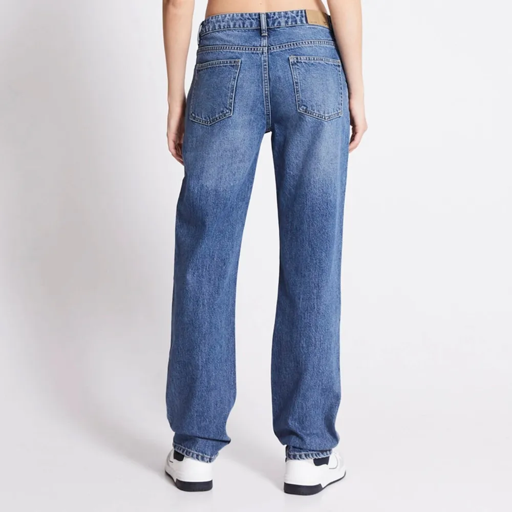 Nästan helt oanvädna jeans ifrån lager 157, Mid waist  Original pris är 400kr Pris kan diskuteras . Jeans & Byxor.