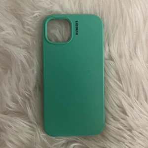Nudient mobilskal  - Säker detta mobilskal från nudient som aldrig är använt och därför i super skick. Passar till iPhone 13, hör av er vid frågor eller prisförslag 