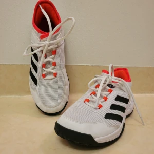 Adidas ubersonic - Inomhussko non-marking. Storlek 37 1/3.