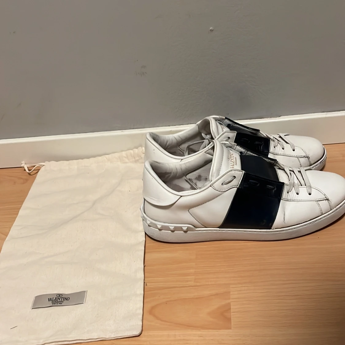 Valention opens - 90