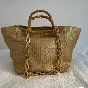 Väska beige med bambuhandtag - Så snygg väska! 