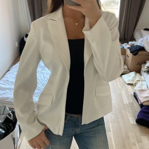 Vit blazer - Vit blazer från new look, så snygg passform