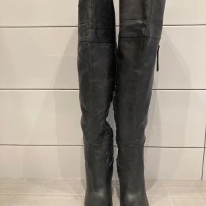 Äkta skinnstövlar 5th Avenue - 12cm klack. Strl liten 38
