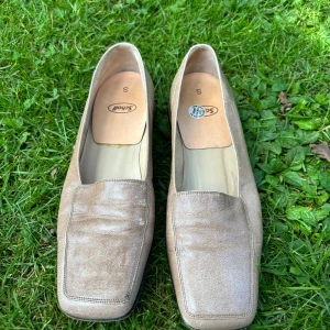 Caparrini damskor loafers skor Italienska 36 - Caparrini beige damskor 36 Lite slitage 