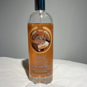 The body shop parfym - Brazil nut body mist från the body shop. Mycket kvar!