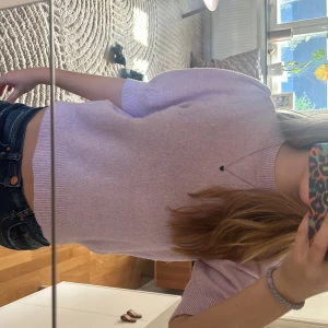 Lila stickad tröja kortärmad - Lila tröja från Vila💜💜
