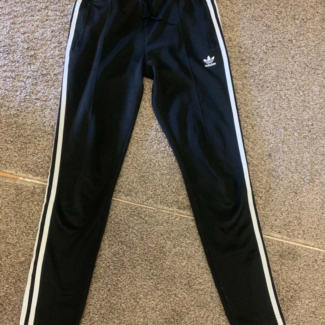 Svarta Adidas mjukis