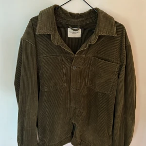 Jacka these glory days strlk M - Använd ett fåtal gånger, nästan som ny. Storlek M