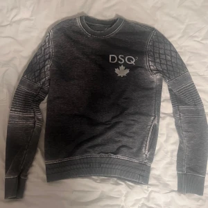 Dsquared2 tröja  - Fräsh dsquared tröja i stolek S. Slim fit