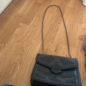 Väska  - Axelremsväska