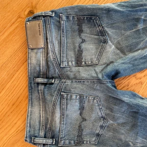 Diesel jeans - Diesel lowwaisted straight jeans i storlek 28/32💞 Lite mindre i storleken än vanligt!