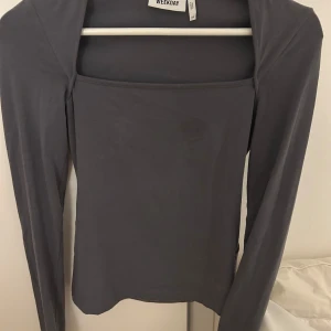 Långärmad tröja  - Långärmad tröja från weekday i bra skick