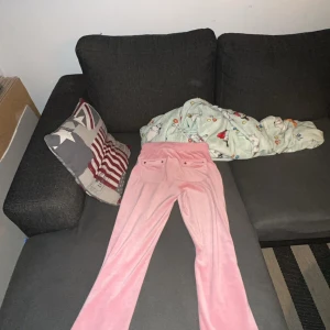 rosa juicy - barn storlek 12/13 men passar mig som är en xxs och 165cm
