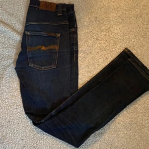 Nudie jeans - Säljer ett par feta Nudies som tyvärr inte passar mig längre.