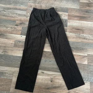 Kostymbyxor  - Högmidjade, bra skick 