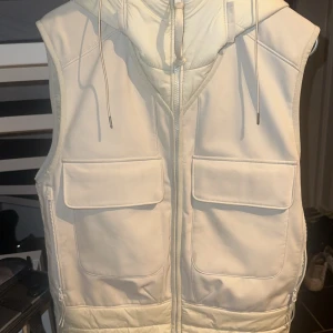 Cp company väst - Västen är i mycket bra skick  Storlek m