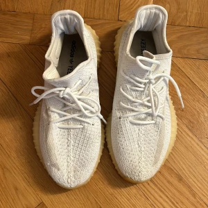 Adidas yeezy - Mycket bra skick! Pris kan diskuteras.