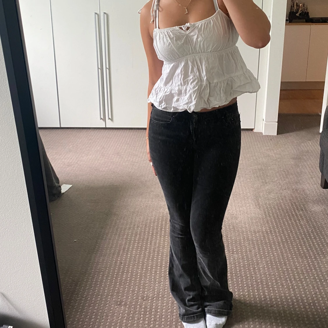 Vit ärmlös topp med volang - 91