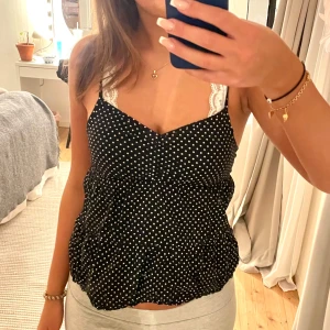 Prickig topp - Såå söt prickig topp från H&M