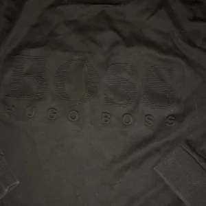 Hugo Boss tröja - Storlek M i perfekt skick. Nypris 1199kr.