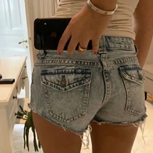 shorts från pull & bear - säljer ett par as snygga shorts från pull & bear i storlek 38 som jag köpte förra året 💗💗 perfekt till semester eller sommaren!!