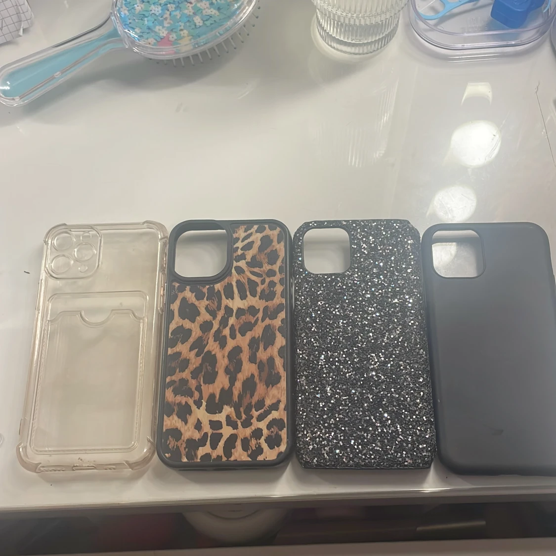 Fyra mobilskal i olika stilar - 91