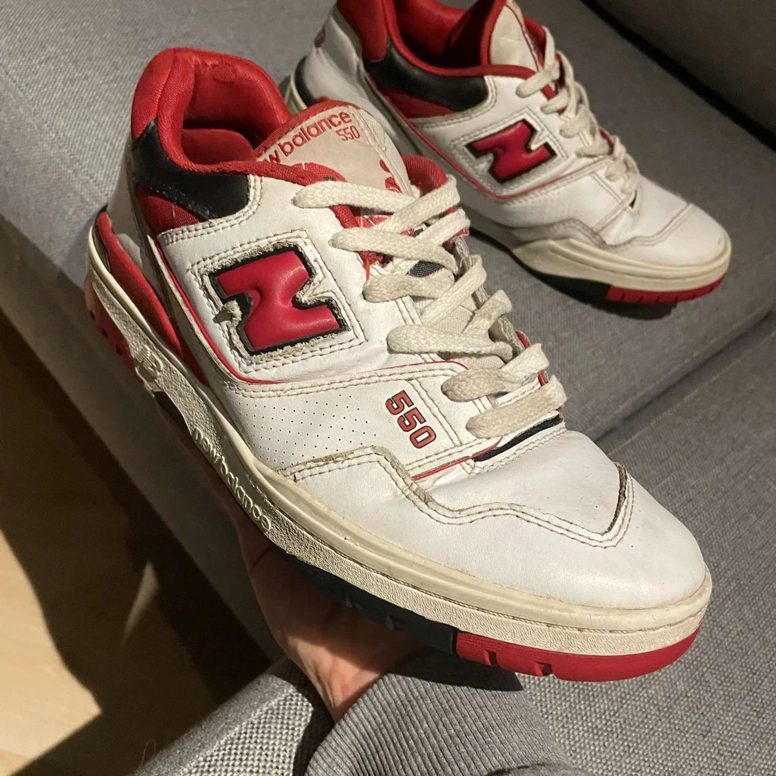 New Balance 550 sneakers i vitt och rött