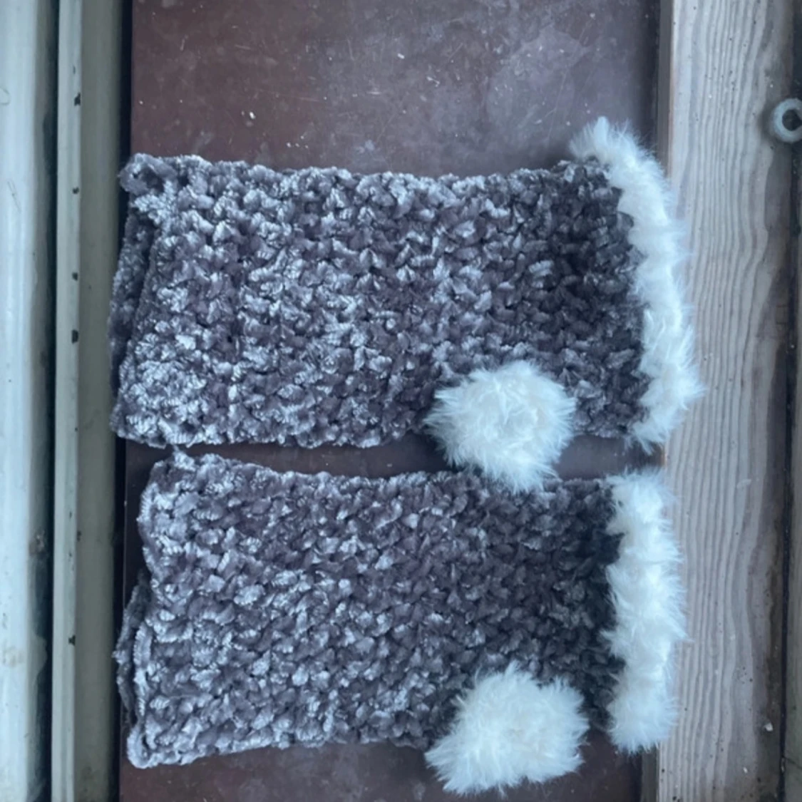 Grå virkade handledsvärmare - 92