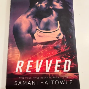 Revved - Slitage på karmen. Har fler böcker till salu på min profil