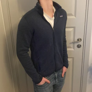 Patagonia fleece  - Säljer denna feta patagonia flecce som är storlek XS men storleks lappen är avklippt. modell 175cm/ 65 kg