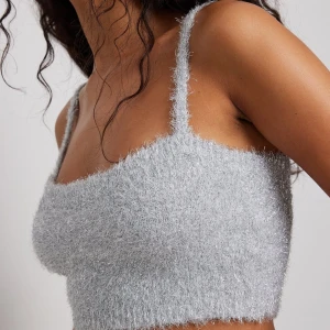 Glittrig fluffig topp - Jättefin och glittrig topp från nakd. Använd en gång