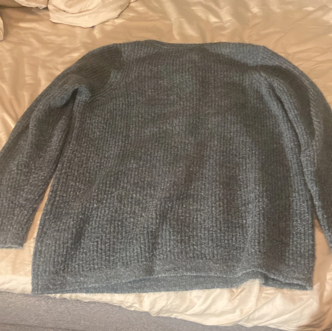 Grå stickad tröja från Three Sixty Five - 90