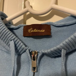 Blått Catania set - Såå fint blått catania set💝 köpte den på plick men byxorna var tyvärr för korta på mig (jag är 178cm)