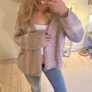 Beige stickad kofta - Så mysig beige stickad kofta!! 😍