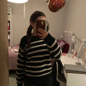 Tröja, h&m - Säljer denna mjuka o sköna randiga tröja från h&m, original pris: 200 kr